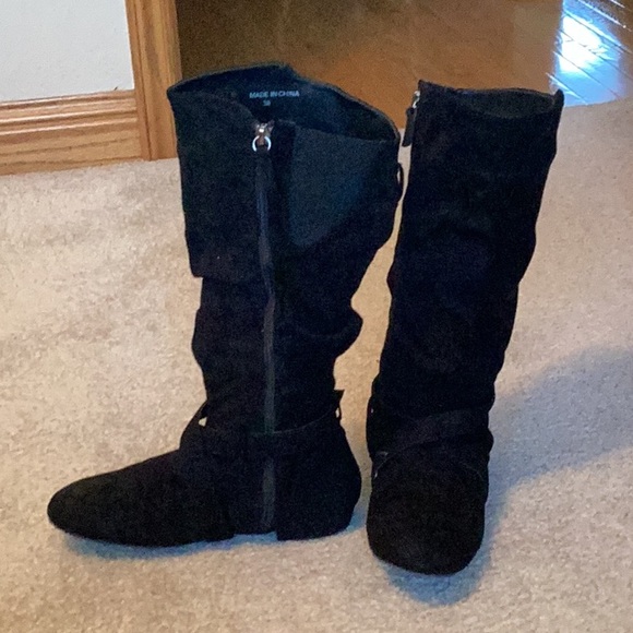 Black Women's Boots - Picture 3 of 4
